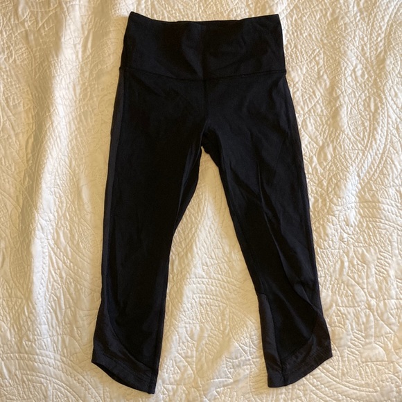 lululemon athletica Pants - Lululemon Cropped Leggings